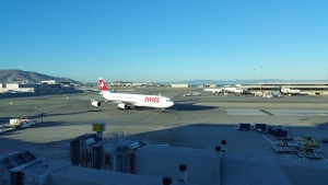 Altes Flugzeug. Viele Schweizer.